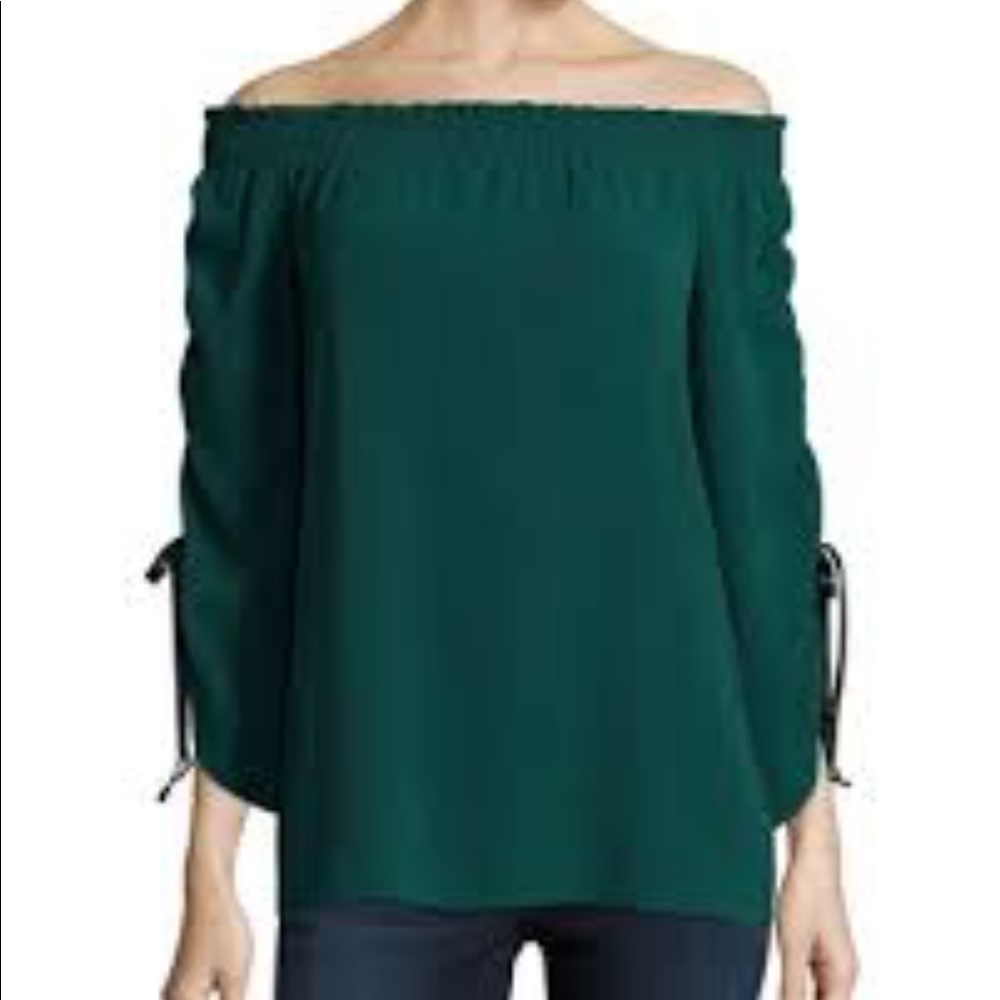 Beautiful green off the shoulder top!